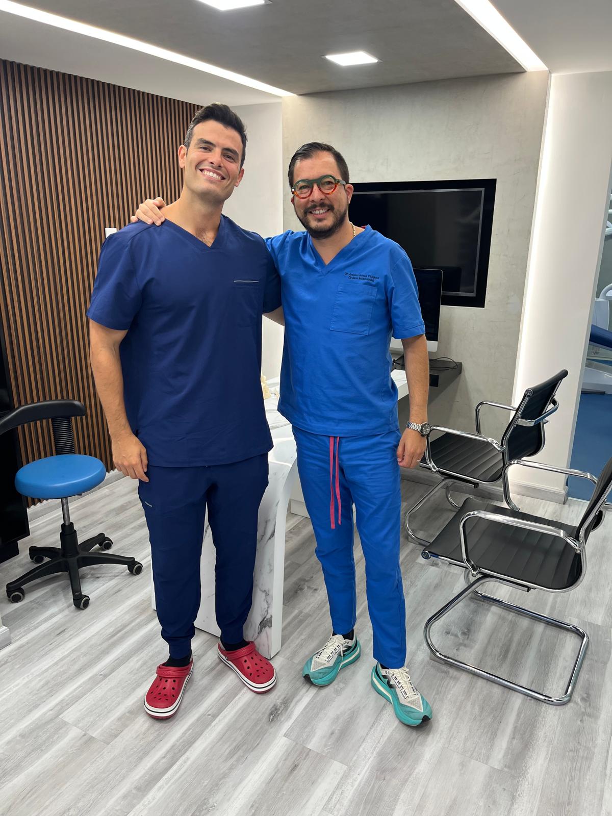 Dr. Juan Antonio Fernández junto a Dr. Arnoldo Rosas en Guadalajara